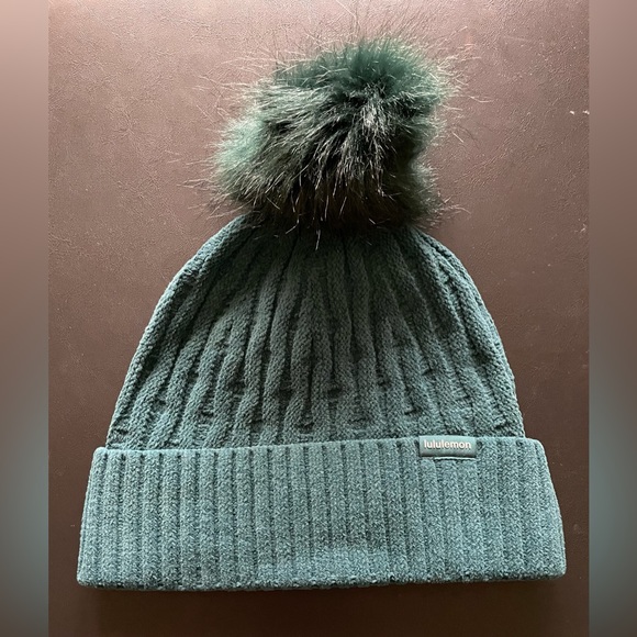 NWT Lululemon Women’s Cable Knit Pom Beanie Forest Green - Picture 6 of 11